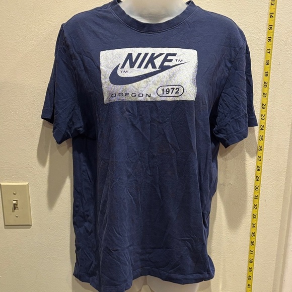 Nike Men's Navy Graphic Tee - Picture 1 of 3
